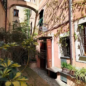 Overland Hotel Toirano